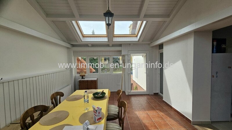14 km vom Balaton entfernt, mehrgenerationenfähiges Einfamilienhaus in ausgezeichnetem Zustand zu verkaufen