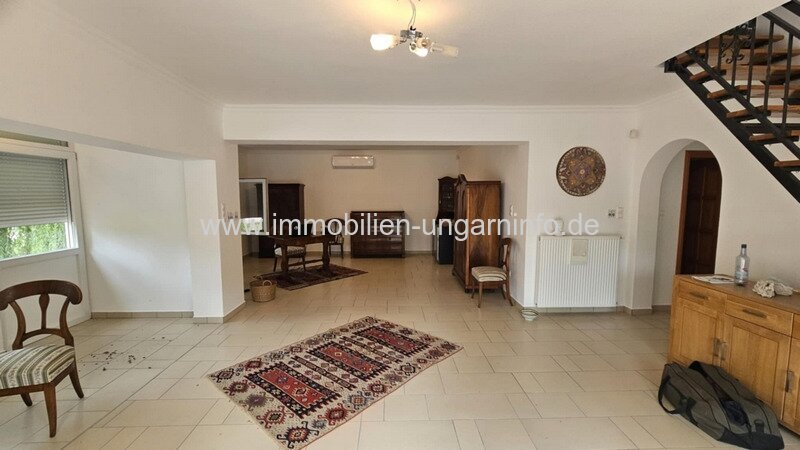 14 km vom Balaton entfernt, mehrgenerationenfähiges Einfamilienhaus in ausgezeichnetem Zustand zu verkaufen