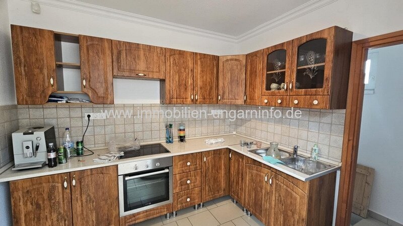 14 km vom Balaton entfernt, mehrgenerationenfähiges Einfamilienhaus in ausgezeichnetem Zustand zu verkaufen