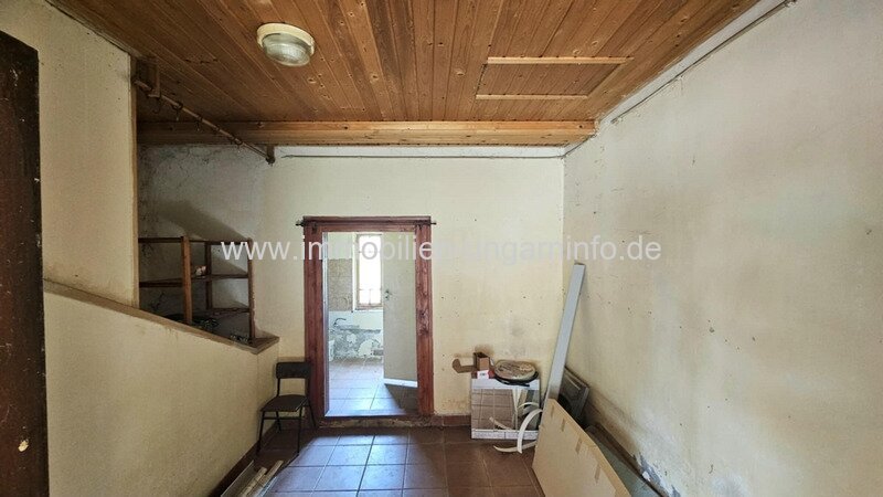 14 km vom Balaton entfernt, mehrgenerationenfähiges Einfamilienhaus in ausgezeichnetem Zustand zu verkaufen