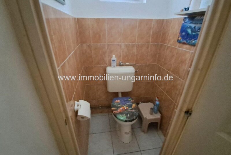 In Marcali, in der Nähe des Thermalbades, steht ein gut erhaltenes 3-Zimmer-Einfamilienhaus zum Verkauf