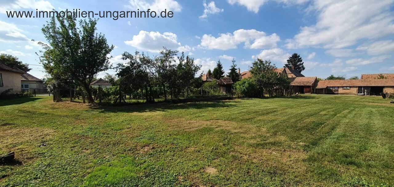 Südlich des Plattensees gut erhaltenes Einfamilienhaus mit großem Grundstück zu verkaufen