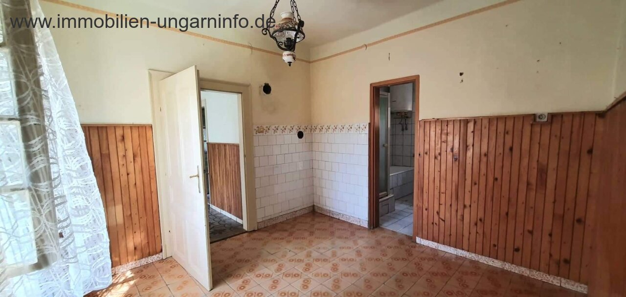 Südlich des Plattensees gut erhaltenes Einfamilienhaus mit großem Grundstück zu verkaufen