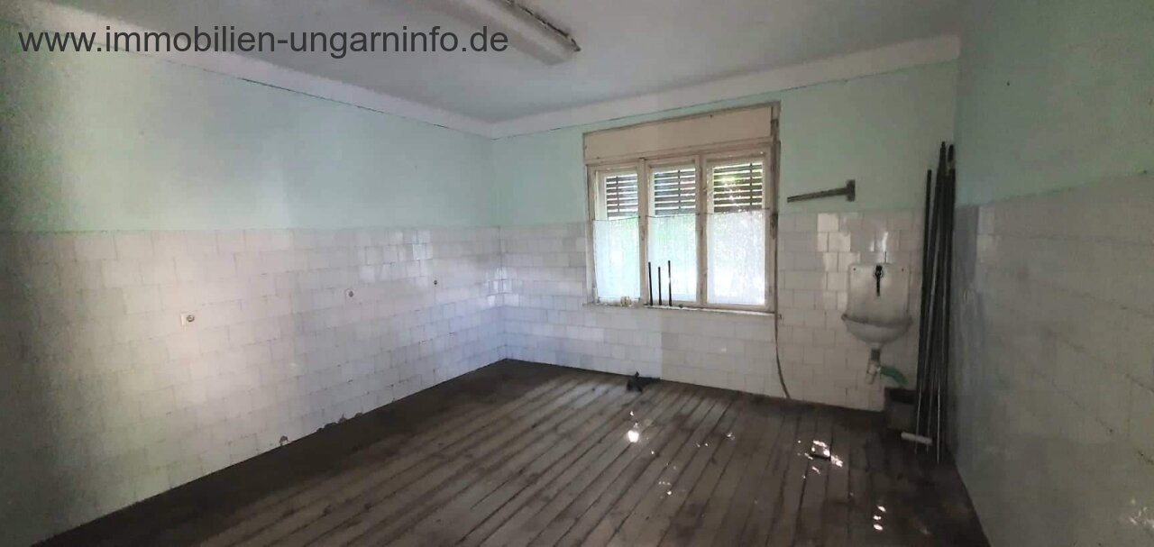 Südlich des Plattensees gut erhaltenes Einfamilienhaus mit großem Grundstück zu verkaufen