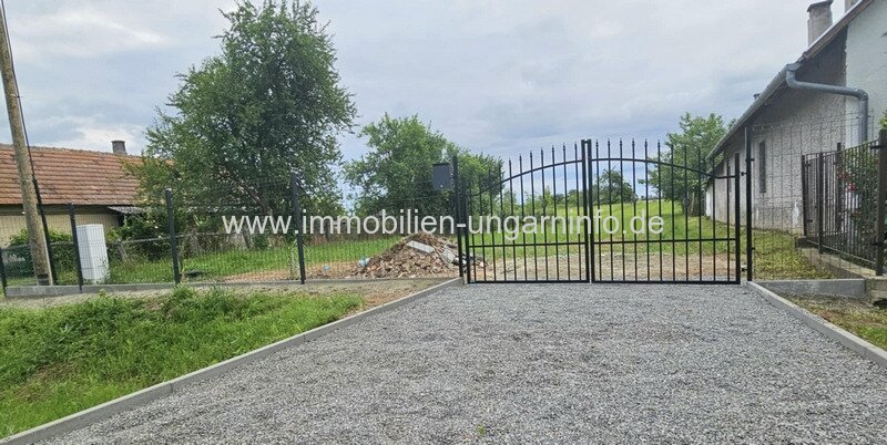 Somogy Vármegye: Baugrundstück mit öffentlichen Versorgungseinrichtungen in der Nähe des Plattensees 