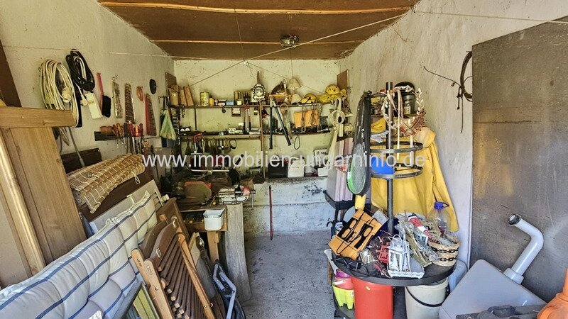 In der Weinregion Somló (Komitat Veszprém) stehen 2 Häuser zum Preis von einem zum Verkauf.