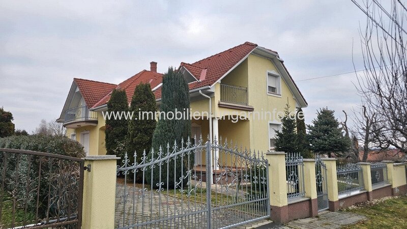 In Zalakaros (Thermalstadt), Einfamilienhaus mit 4 Wohnungen zu verkaufen 