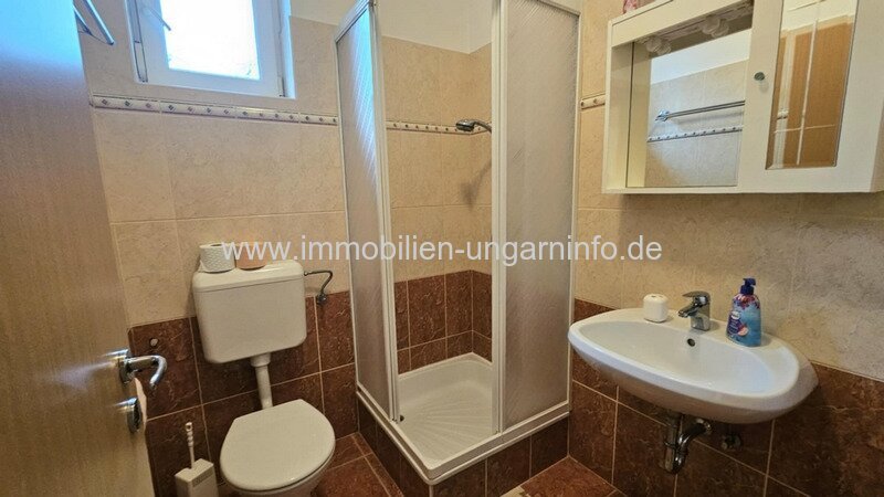 In Zalakaros (Thermalstadt), Einfamilienhaus mit 4 Wohnungen zu verkaufen