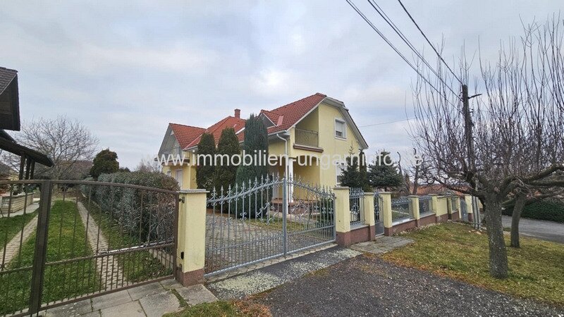 In Zalakaros (Thermalstadt), Einfamilienhaus mit 4 Wohnungen zu verkaufen