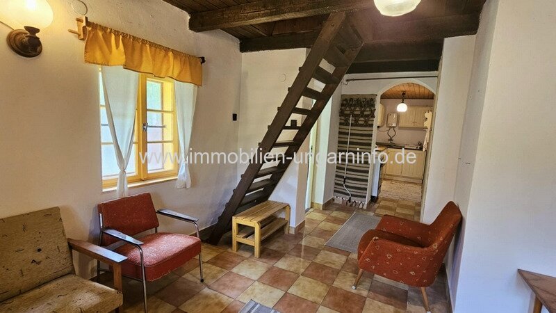 Strandnahes Ferienhaus mit Strohdach in Balatonmáriafürdő zu verkaufen