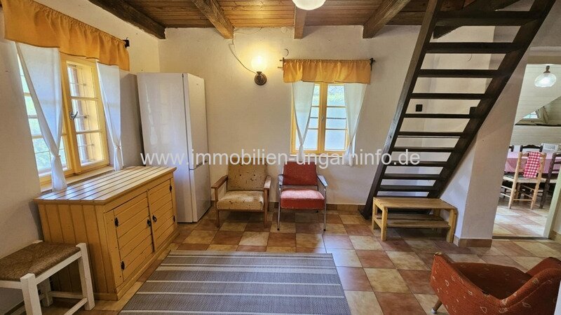 Strandnahes Ferienhaus mit Strohdach in Balatonmáriafürdő zu verkaufen