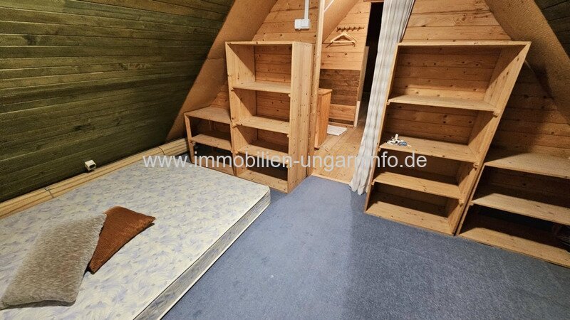 Strandnahes Ferienhaus mit Strohdach in Balatonmáriafürdő zu verkaufen