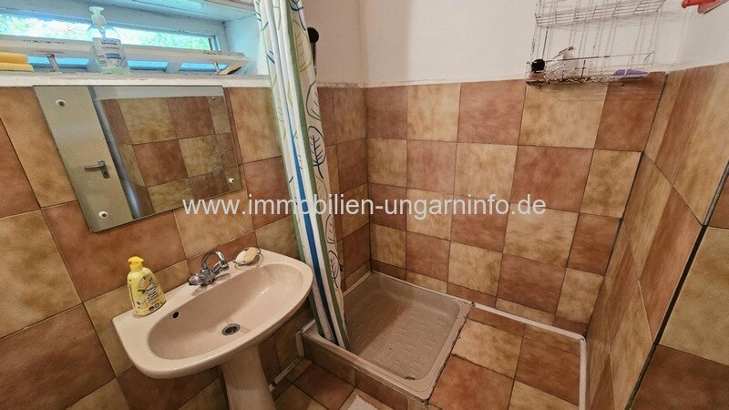 Strandnahes Ferienhaus mit Strohdach in Balatonmáriafürdő zu verkaufen