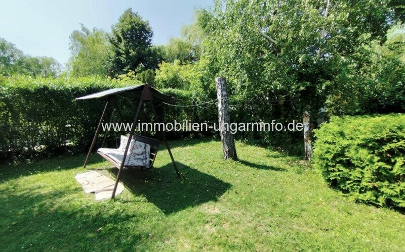 Strandnahes Ferienhaus mit Strohdach in Balatonmáriafürdő zu verkaufen