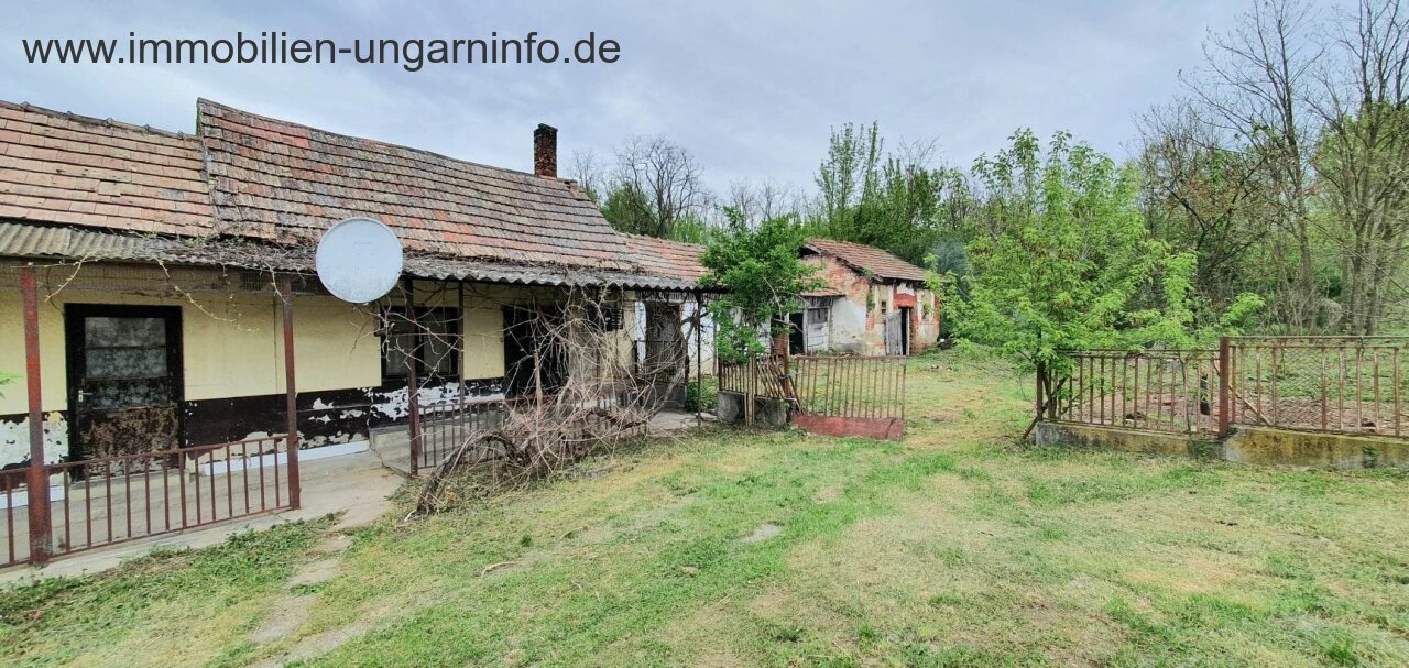 Zu renovierendes Einfamilienhaus in der Nähe des Plattensees mit großem Grundstück