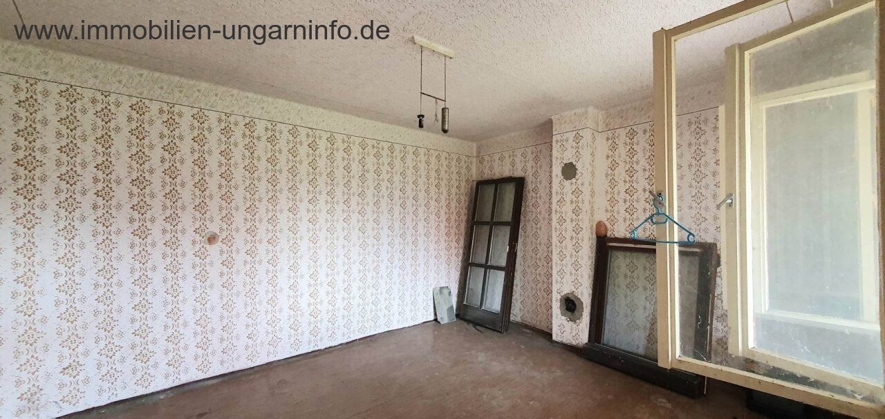 Zu renovierendes Einfamilienhaus in der Nähe des Plattensees mit großem Grundstück