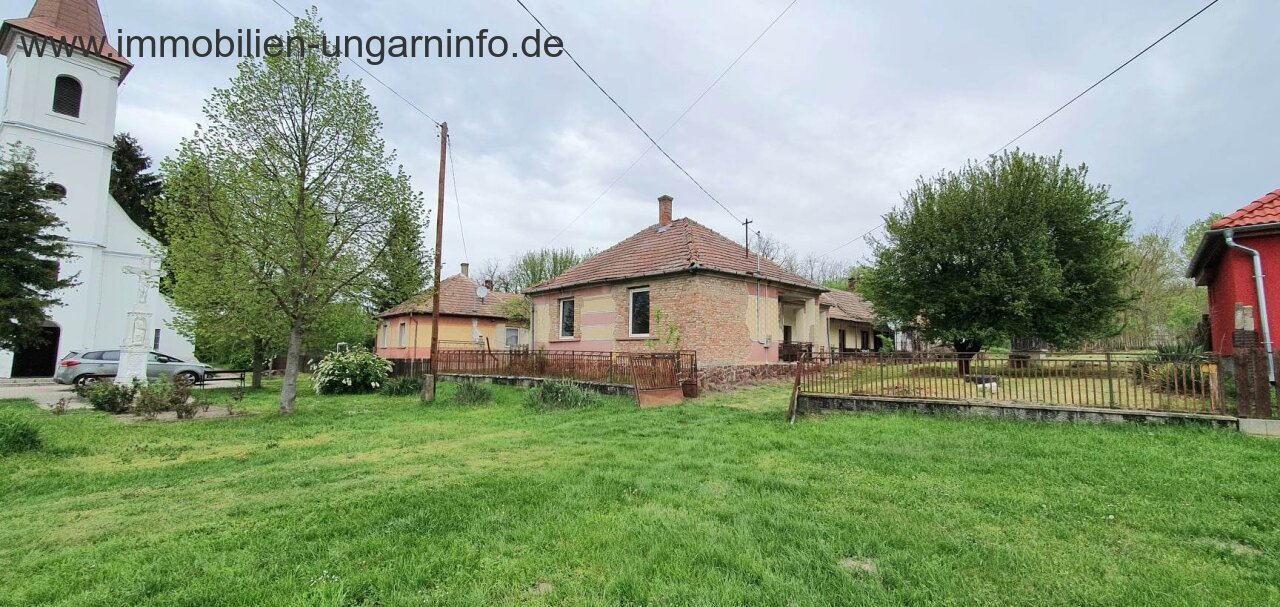 Zu renovierendes Einfamilienhaus in der Nähe des Plattensees mit großem Grundstück