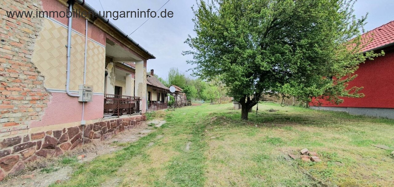 Zu renovierendes Einfamilienhaus in der Nähe des Plattensees mit großem Grundstück