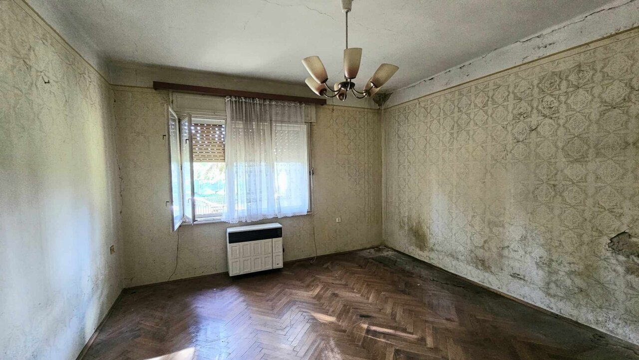 Einfamilienhaus mit großem Grundstück in einem Dorf südlich des Plattensees zu verkaufen