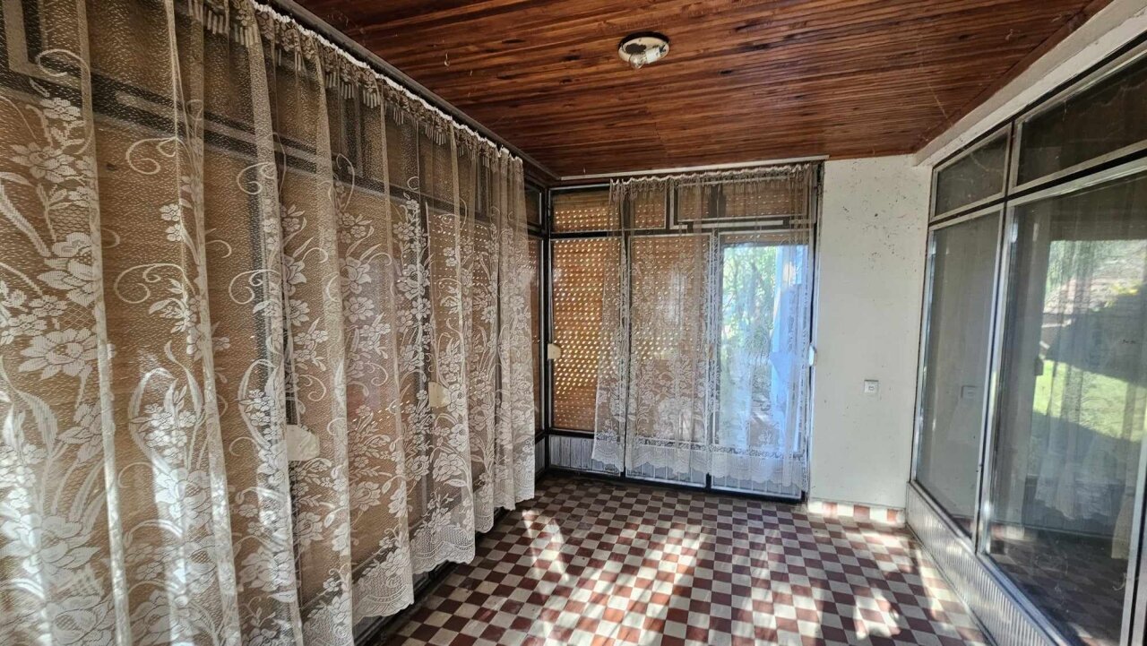 Einfamilienhaus mit großem Grundstück in einem Dorf südlich des Plattensees zu verkaufen