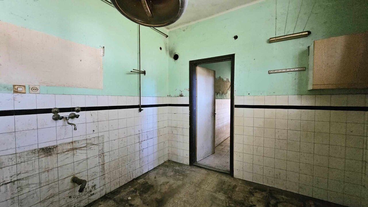 Einfamilienhaus mit großem Grundstück in einem Dorf südlich des Plattensees zu verkaufen