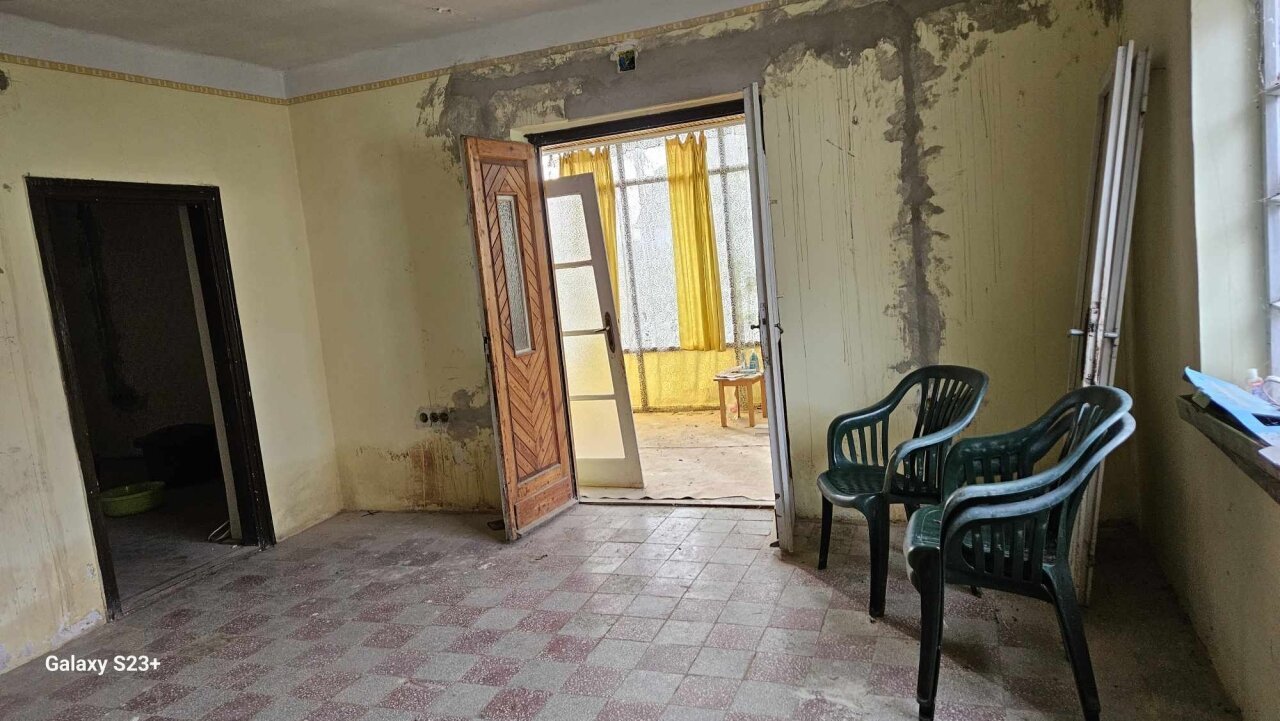 Teilweise renoviertes Einfamilienhaus im Krishna-Tal