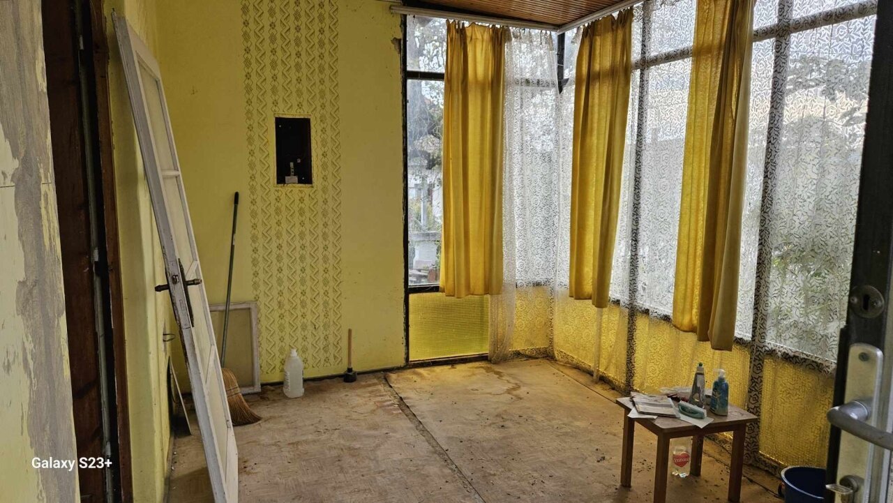 Teilweise renoviertes Einfamilienhaus im Krishna-Tal