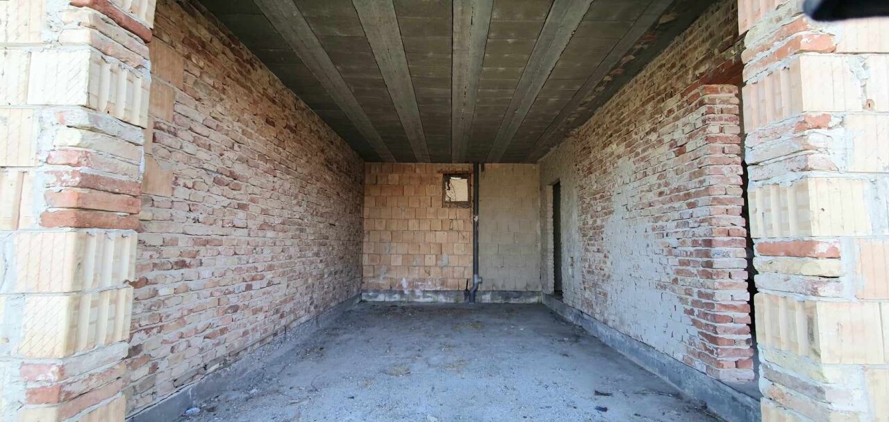 Vom Balaton 14 km entfernt 170 m² halbfertiges Haus