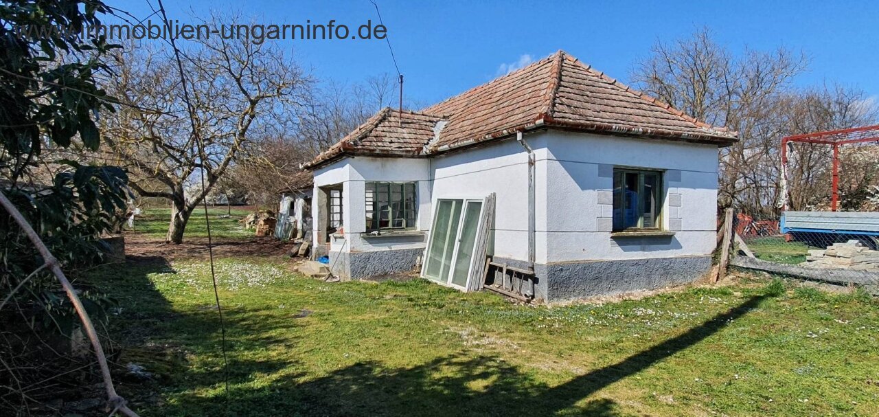 Zwei Häuser zum Preis von einem in der Nähe des Plattensees