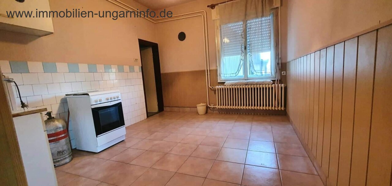 27 km südlich von Balaton in einem kleinen Dorf Einfamilienhaus zu verkaufen