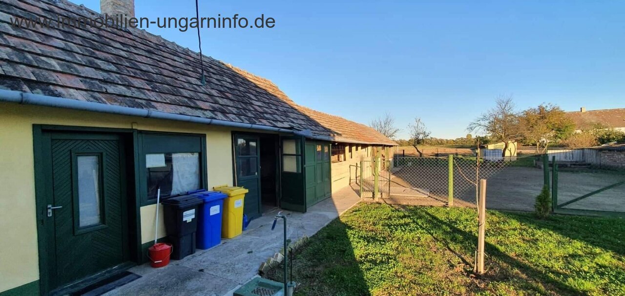27 km südlich von Balaton in einem kleinen Dorf Einfamilienhaus zu verkaufen