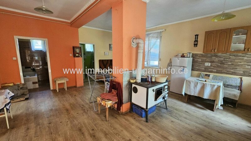 17 km vom Balaton entfernt, sofort bezugsfertiges Einfamilienhaus mit großem Grundstück