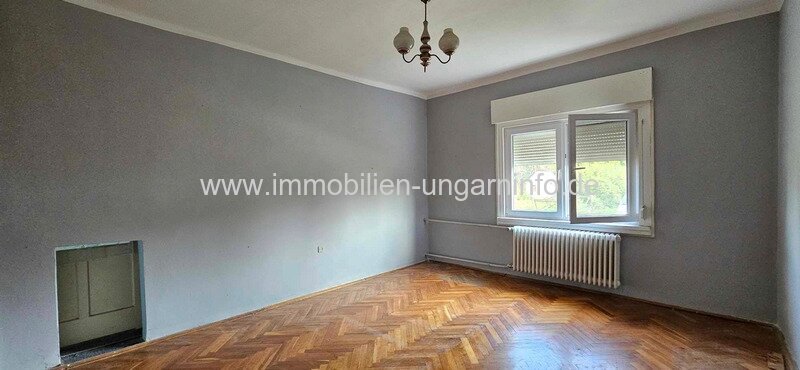 Einfamilienhaus mit 3 Werkstätten für sofortigen Umzug verfügbar