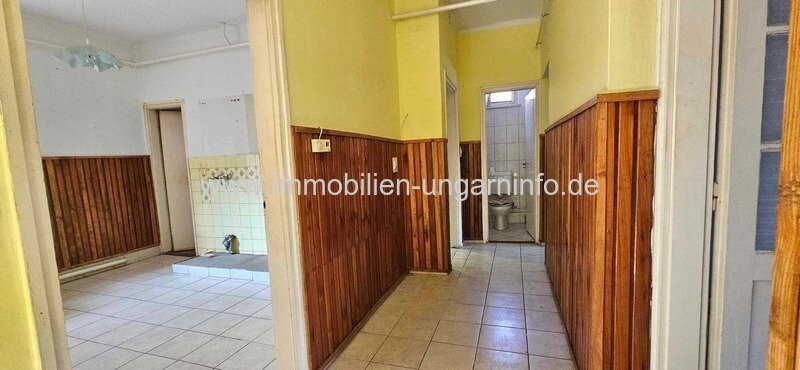 Einfamilienhaus mit 3 Werkstätten für sofortigen Umzug verfügbar