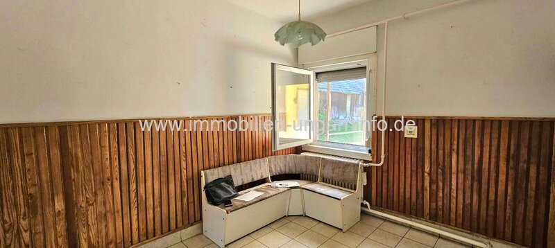 Einfamilienhaus mit 3 Werkstätten für sofortigen Umzug verfügbar