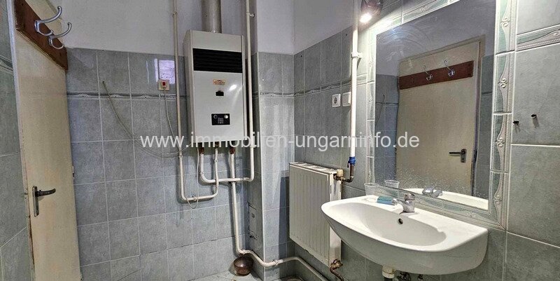 Einfamilienhaus mit 3 Werkstätten für sofortigen Umzug verfügbar