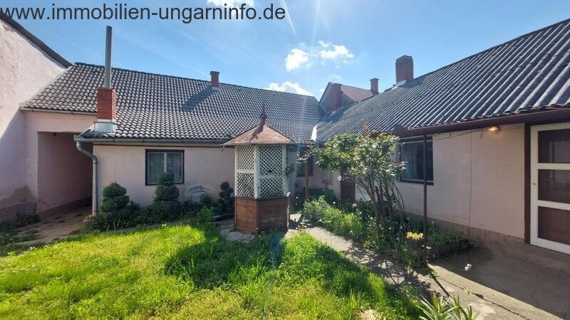 Einfamilienhaus mit 4 Schlafzimmern zu verkaufen in Kaposvár, ruhige Lage