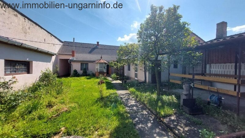 Einfamilienhaus mit 4 Schlafzimmern zu verkaufen in Kaposvár, ruhige Lage