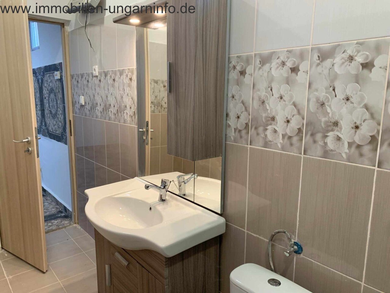 Komplett renoviertes, bezugsfertiges, freistehendes Haus 22 km vom Plattensee entfernt