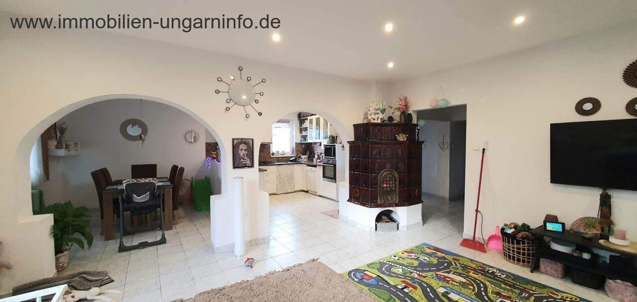 In Vonyarcvashegy, am Nordufer des Plattensees 2-stöckiges Einfamilienhaus zu verkaufen