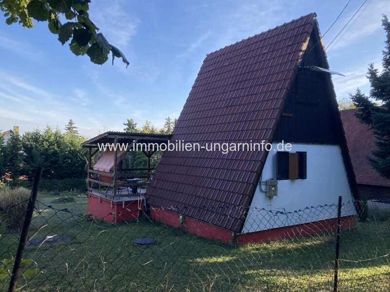 Alpines Wochenendhaus mit Grundstück mit Blick auf den Velence-See