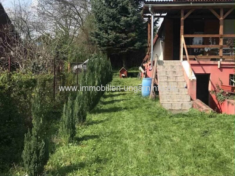 Alpines Wochenendhaus mit Grundstück mit Blick auf den Velence-See