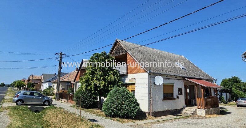 4 km vom Plattensee entfernt 2 Generationen Familienhaus mit Pool zu verkaufen