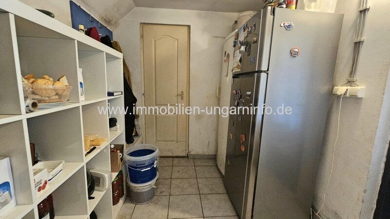 4 km vom Plattensee entfernt 2 Generationen Familienhaus mit Pool zu verkaufen