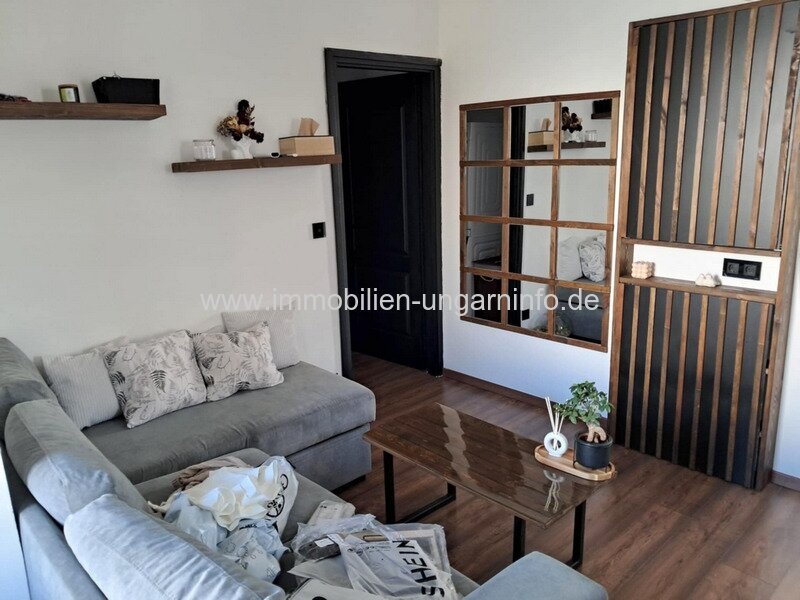 Geschäftsräume und Wohnung in einem zu verkaufen