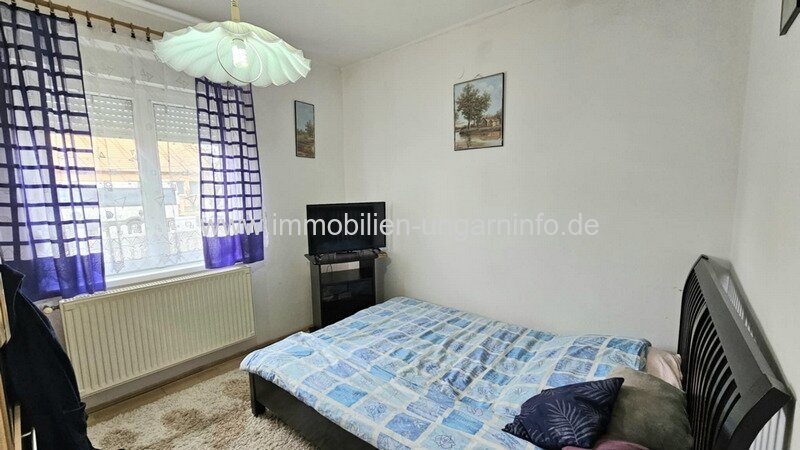 Neuartiges Einfamilienhaus in einer Kleinstadt am Plattensee zu verkaufen