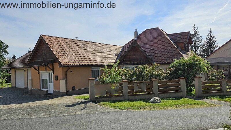 Exklusives Familienhaus mit Apartment in der Nähe des Plattensees