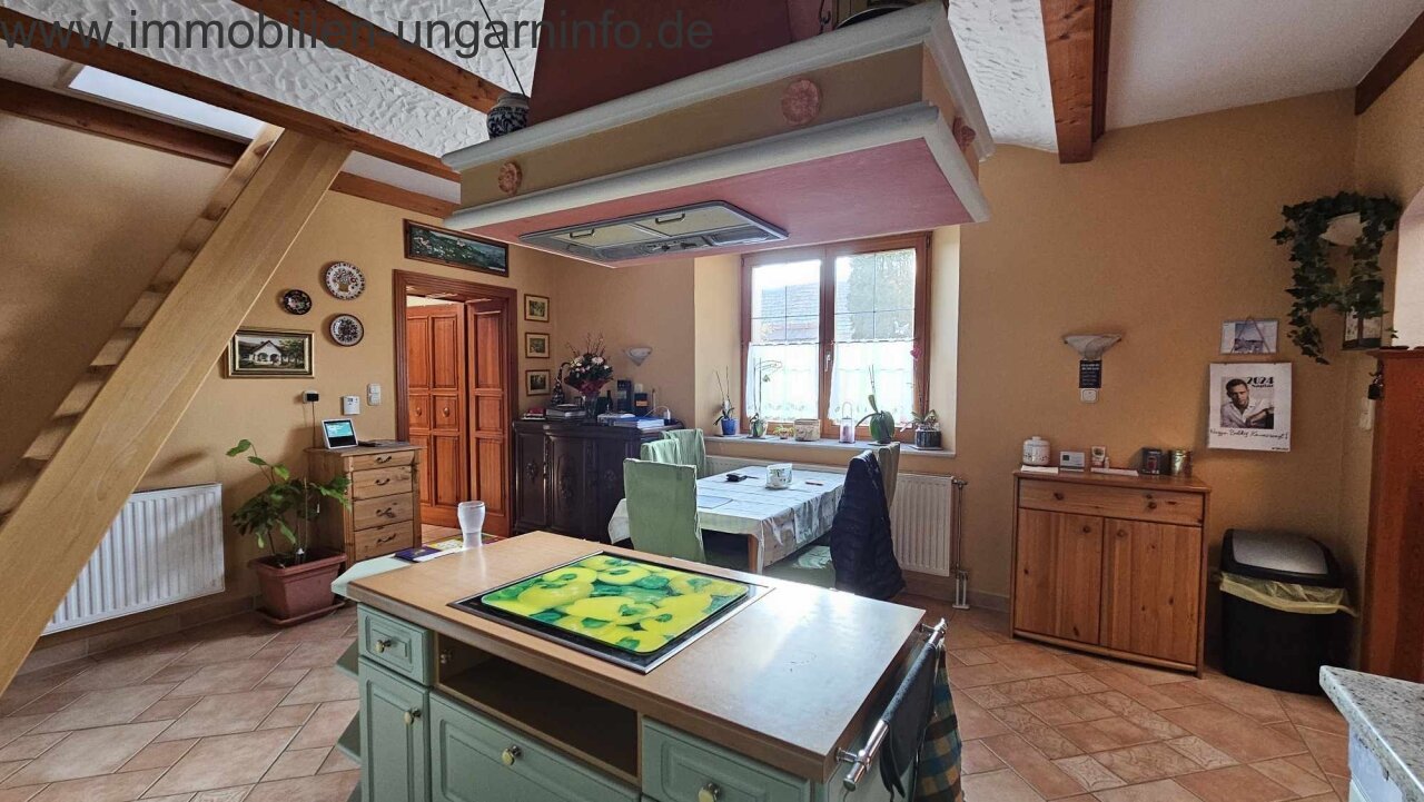 Zwei Häuser auf einem Grundstück