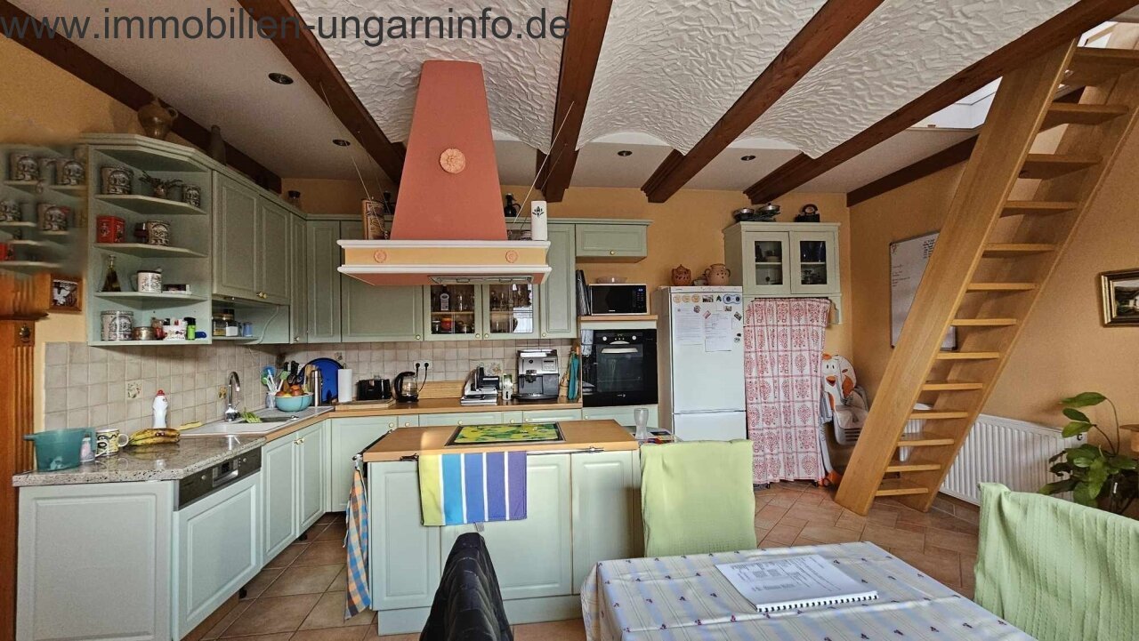 Zwei Häuser auf einem Grundstück