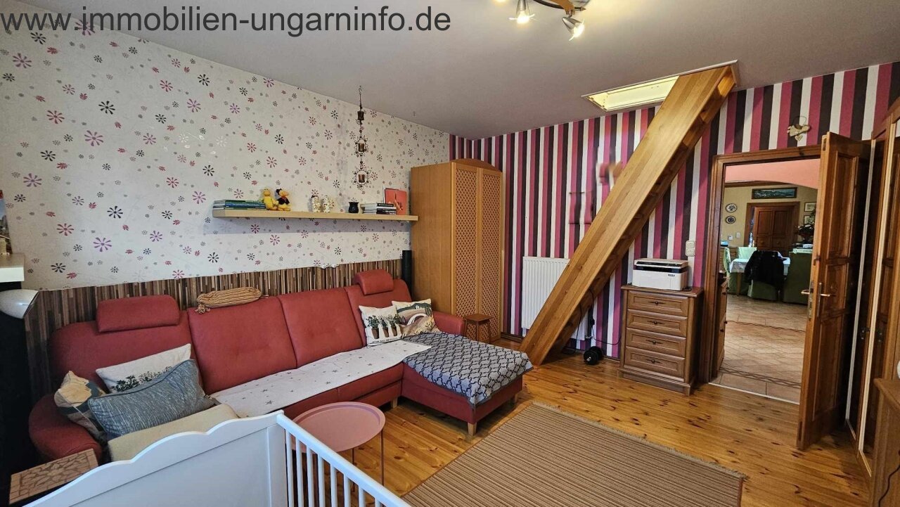 Zwei Häuser auf einem Grundstück